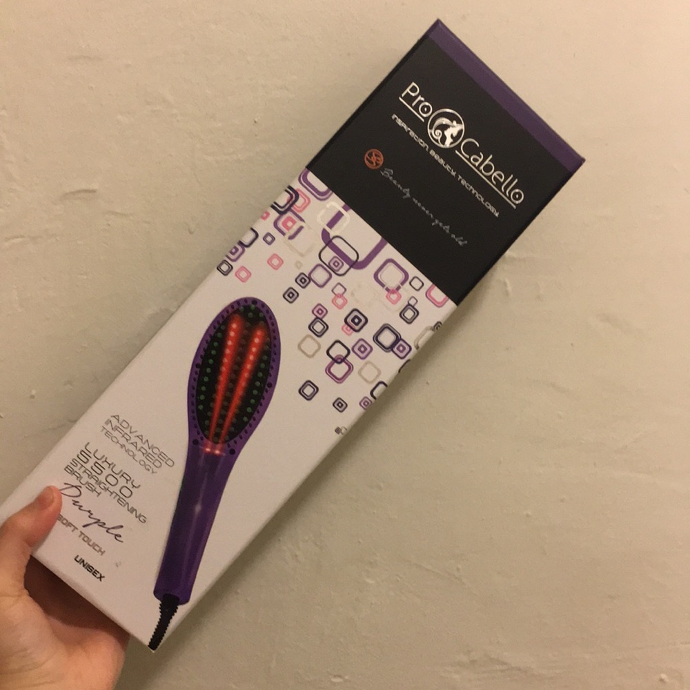 BRAND NEW - Pro Cabello 5500 straightening brush.